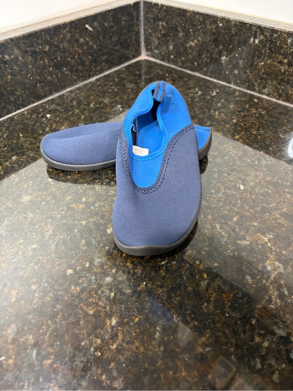 GYMBOREE Toddler Slip-On Water Shoes in Blue/Navy Blue